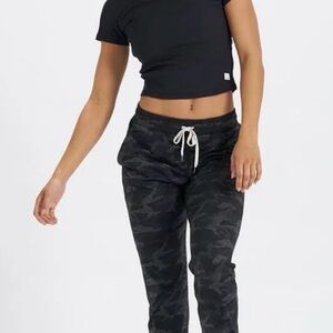 🆕 Vuori Camo Performance Dreamknit Joggers Small